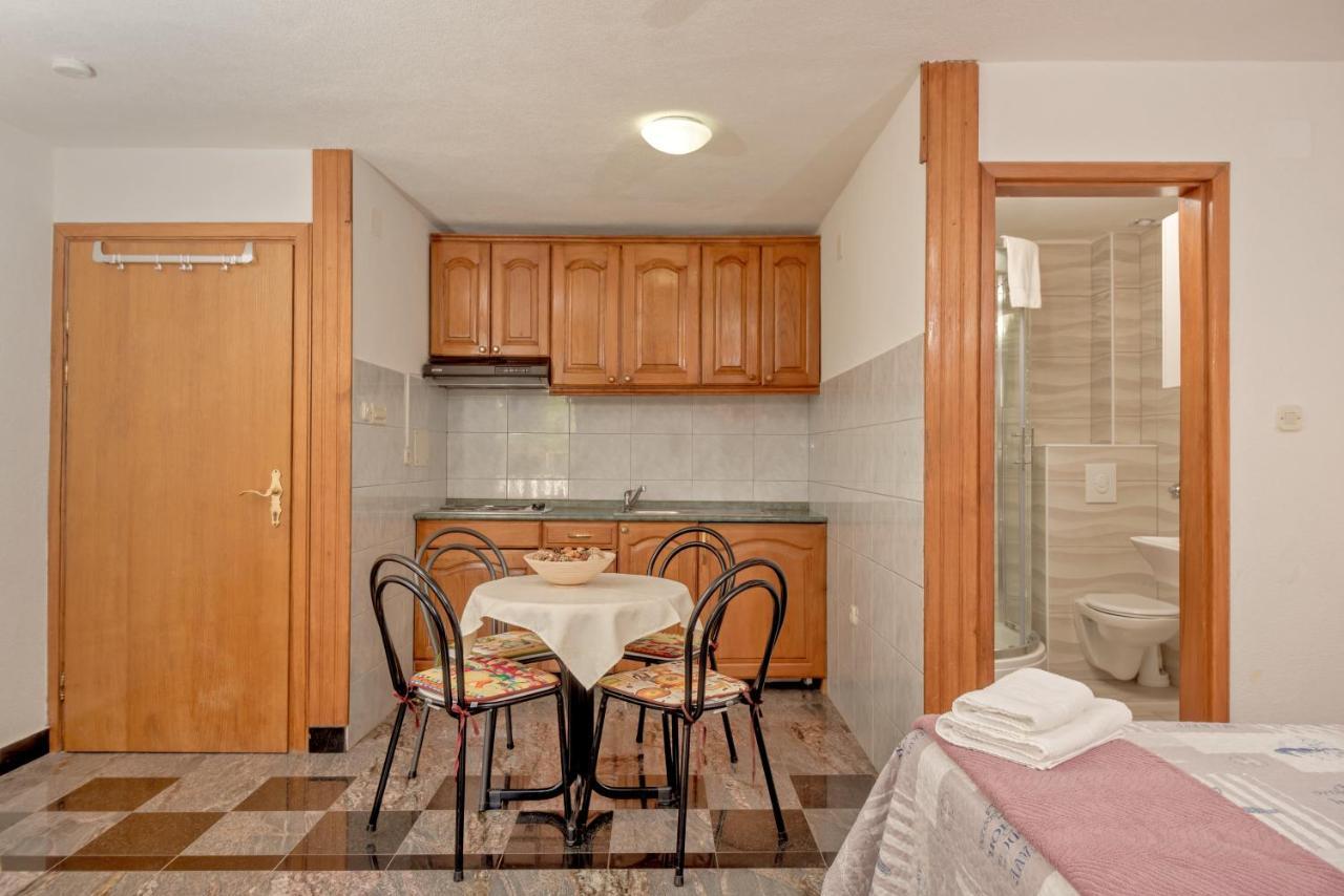 Apartmani Putnik 巴什卡沃达 外观 照片