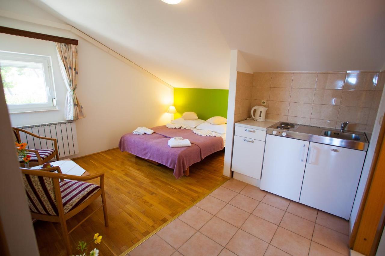 Apartmani Putnik 巴什卡沃达 外观 照片