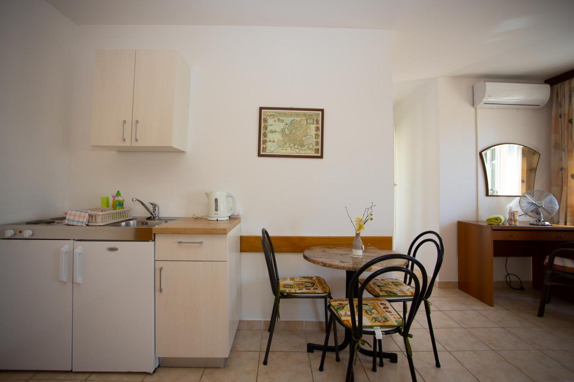 Apartmani Putnik 巴什卡沃达 外观 照片